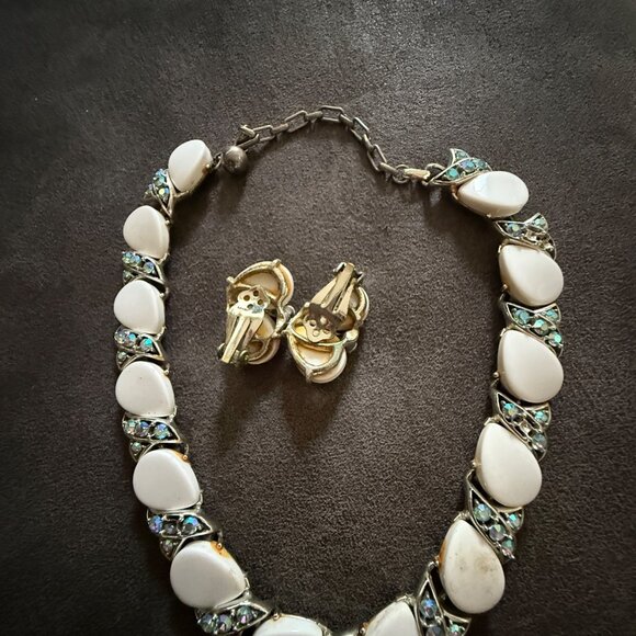 Vintage White Teardrop Necklace & Clip-On Earrings Set With Iridescent Rhineston - Picture 3 of 4